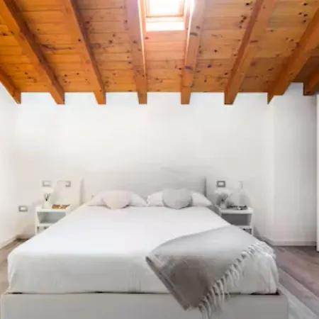 Luxury Lakeview Loft