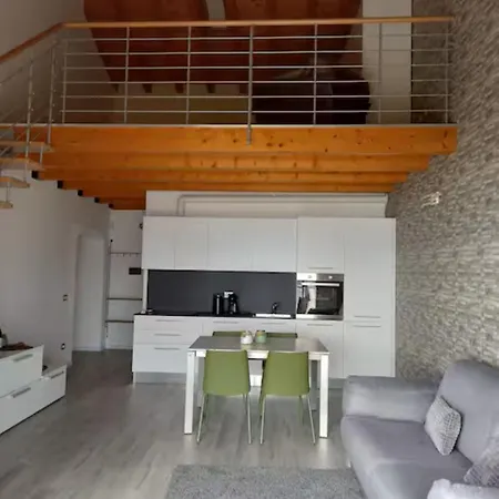 Luxury Lakeview Loft Appartamento *