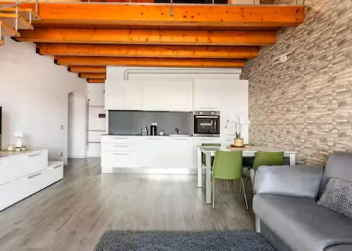 Luxury Lakeview Loft