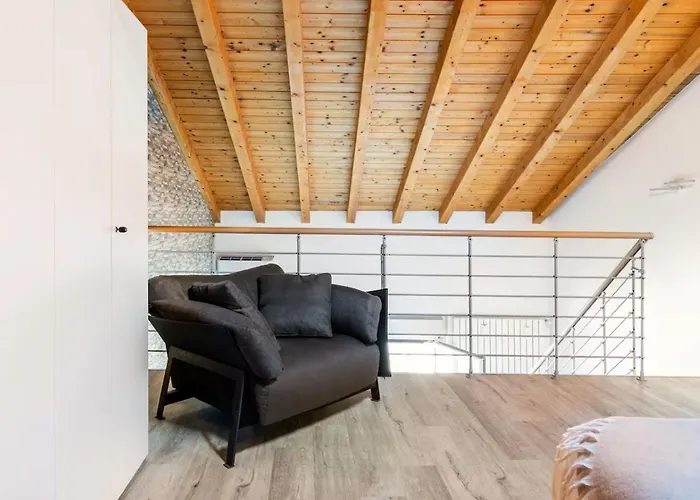 Luxury Lakeview Loft *